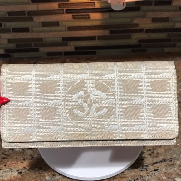 CHANEL Travel Line Continental Wallet 😍🔥❤️ - Picture 9 of 17